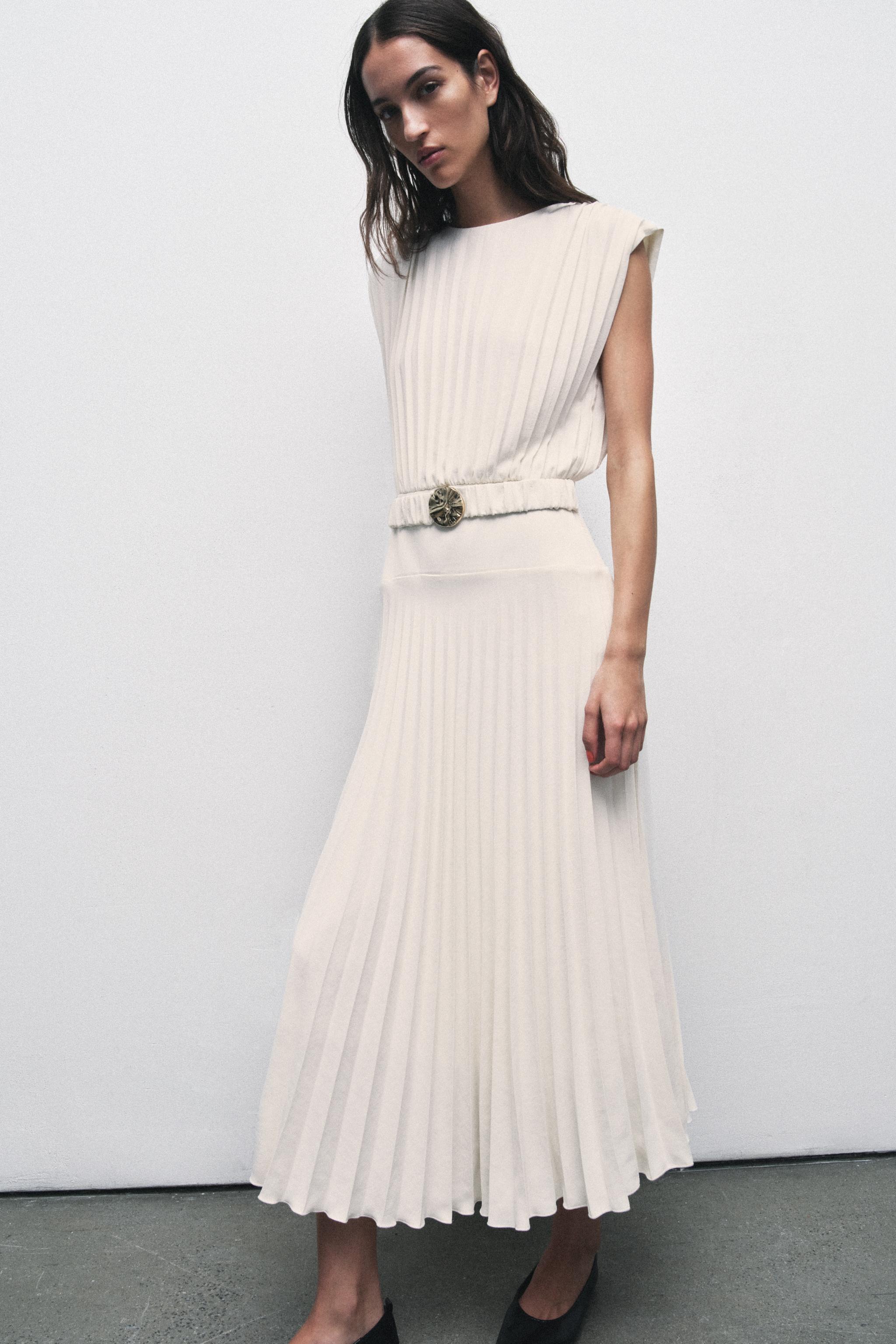 ROBE MI-LONGUE PLISSÉE AVEC CEINTURE